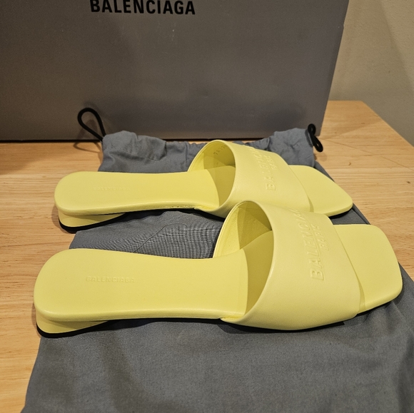 Balenciaga Duty Free Nude Sheepskin Leather Logo Flat Sandals Size EU 38 - Picture 5 of 6